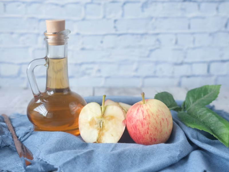 Using apple cider vinegar to remove stomach gas instantly