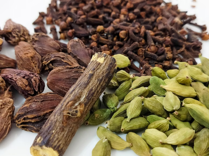 Natural home remedies for stomach gas using clove and cardamom